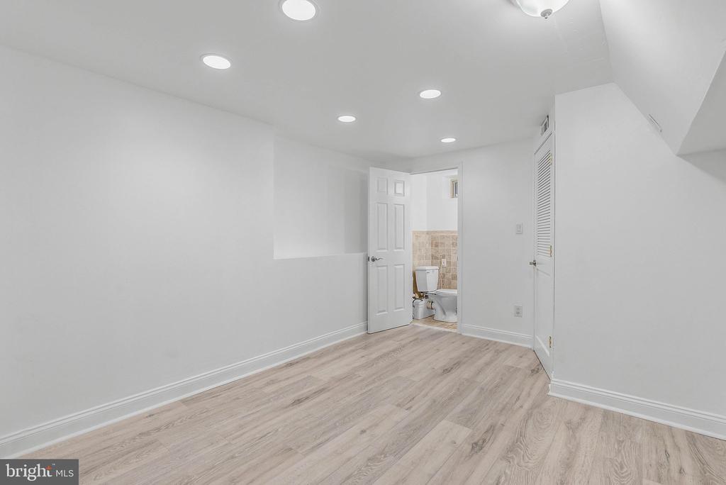 226 W WILDEY STREET