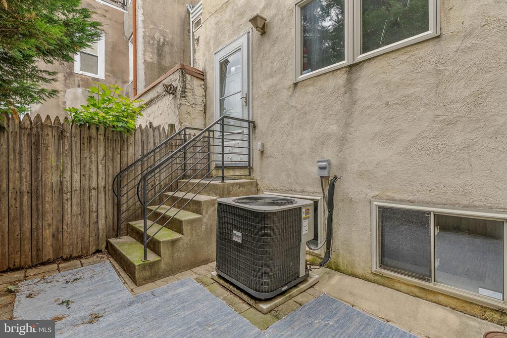 226 W WILDEY STREET