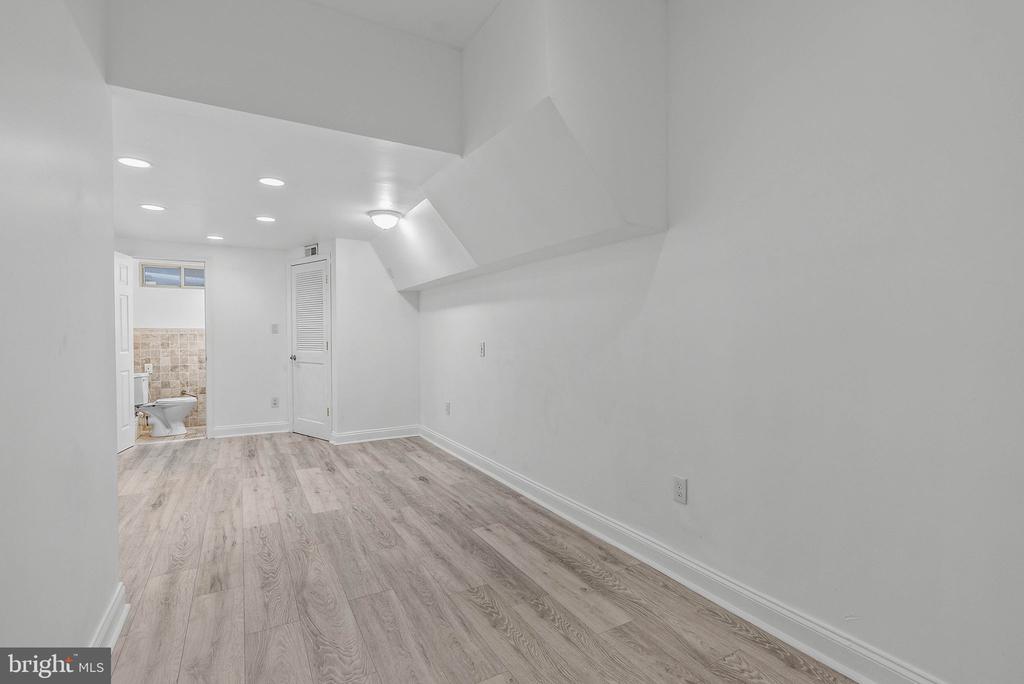 226 W WILDEY STREET