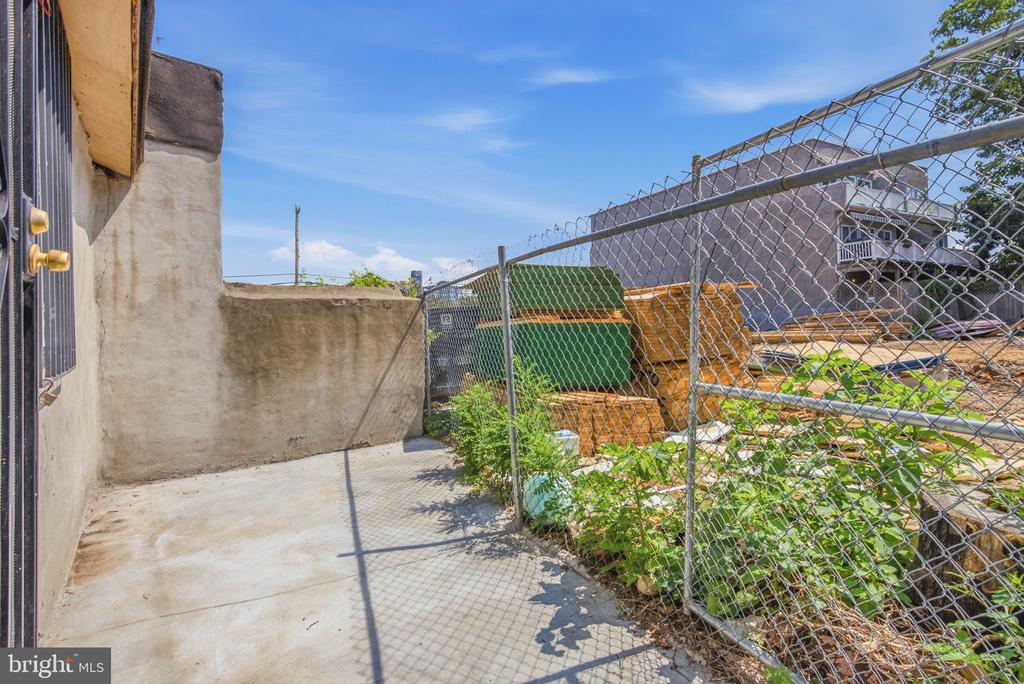 673 N 11TH STREET