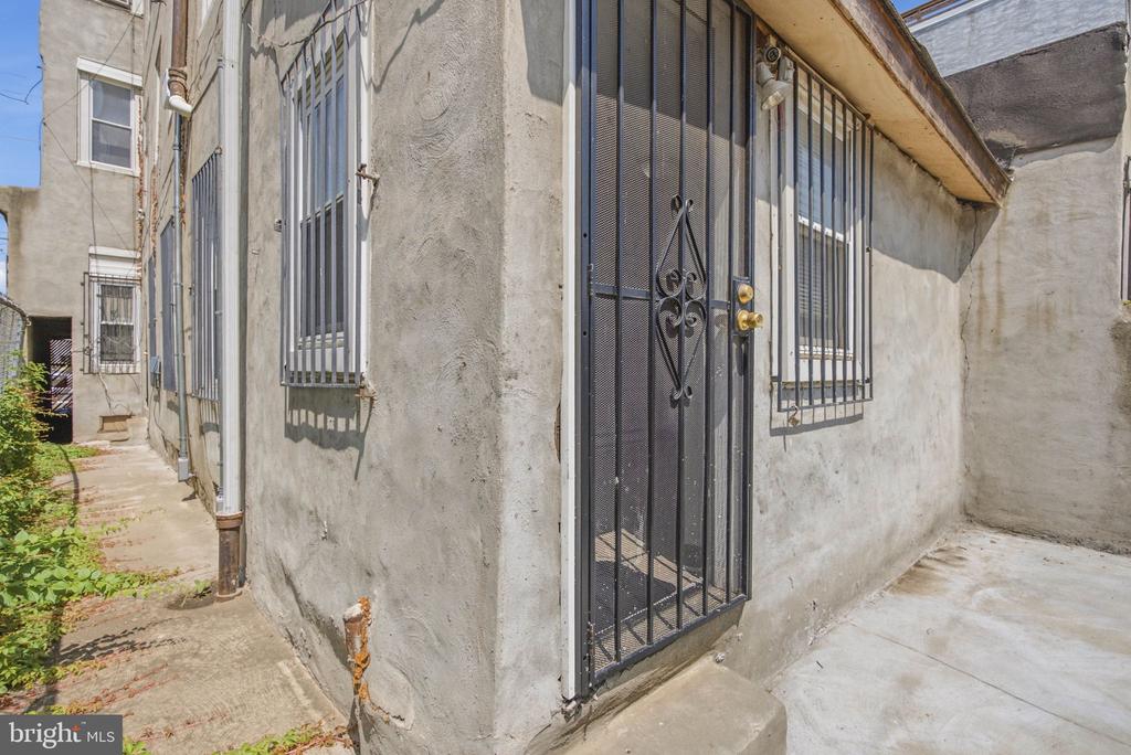 673 N 11TH STREET