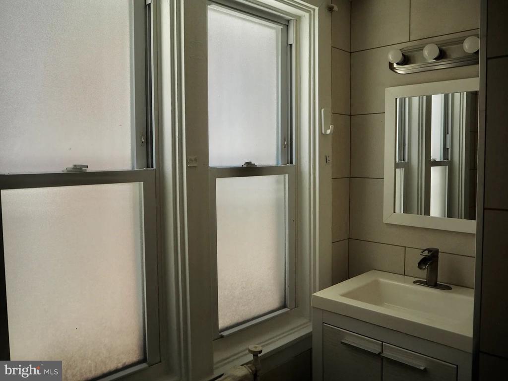 3318 ARCH STREET Unit: 2