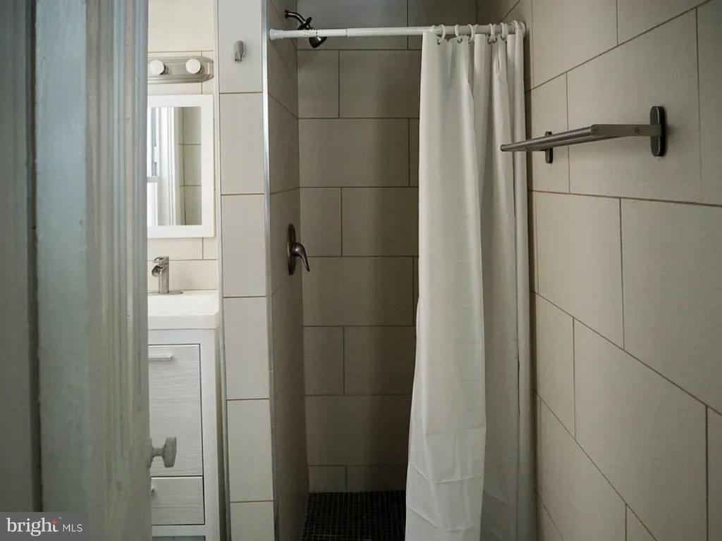 3318 ARCH STREET Unit: 2