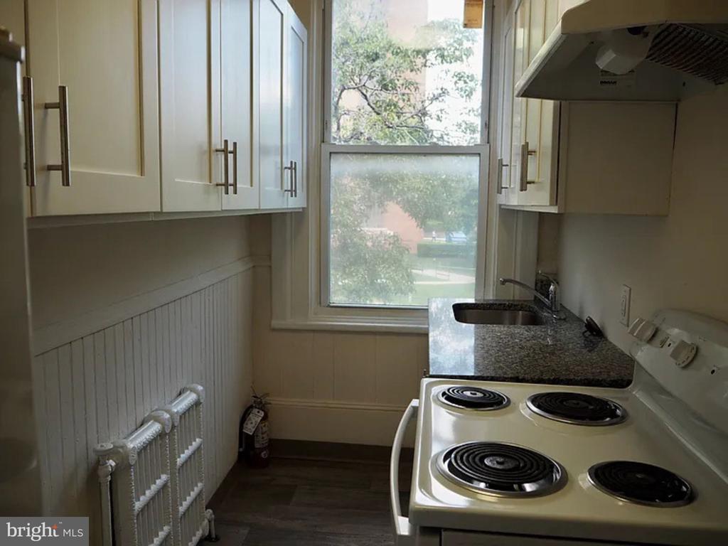 3318 ARCH STREET Unit: 2