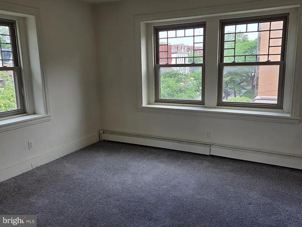 3320 ARCH STREET Unit: 3RD FL