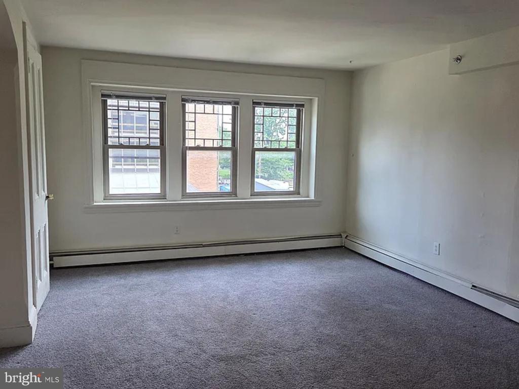 3320 ARCH STREET Unit: 3RD FL