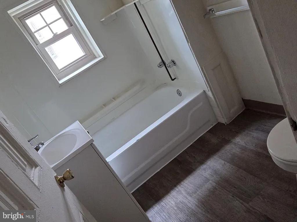 3320 ARCH STREET Unit: 3RD FL