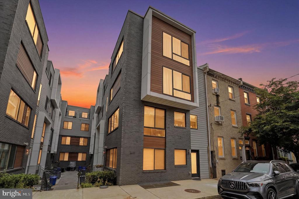 1647 E EYRE STREET Unit: 1