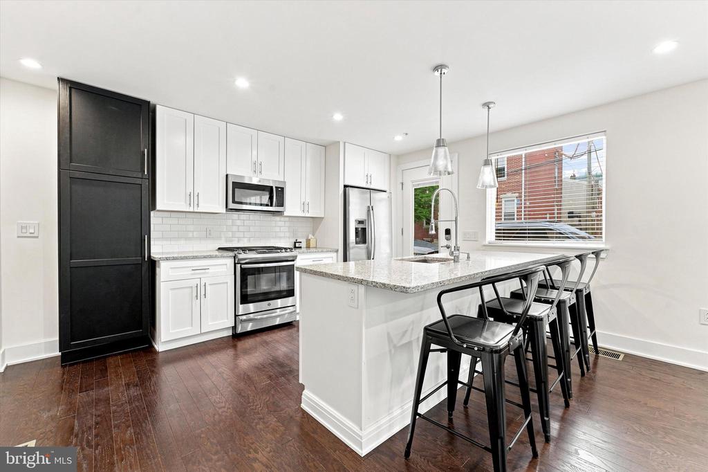 1647 E EYRE STREET Unit: 1