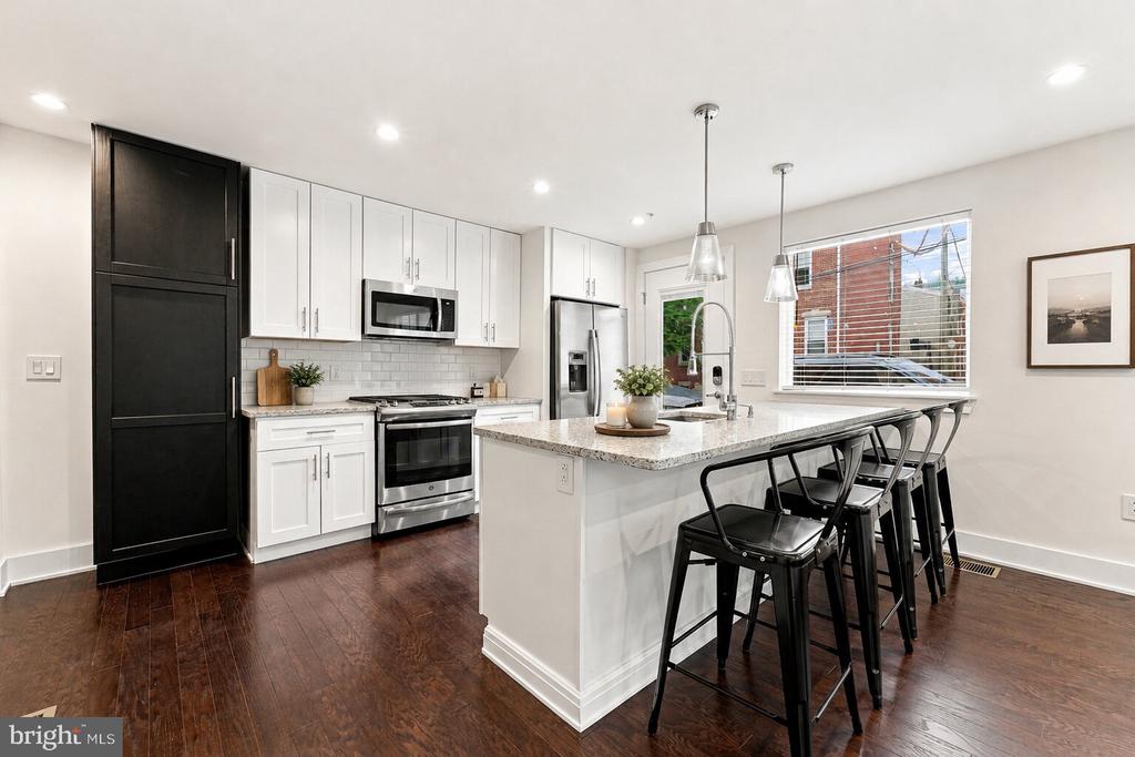 1647 E EYRE STREET Unit: 1