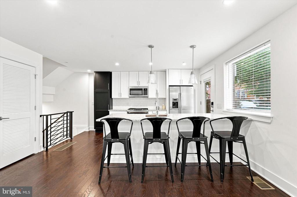1647 E EYRE STREET Unit: 1