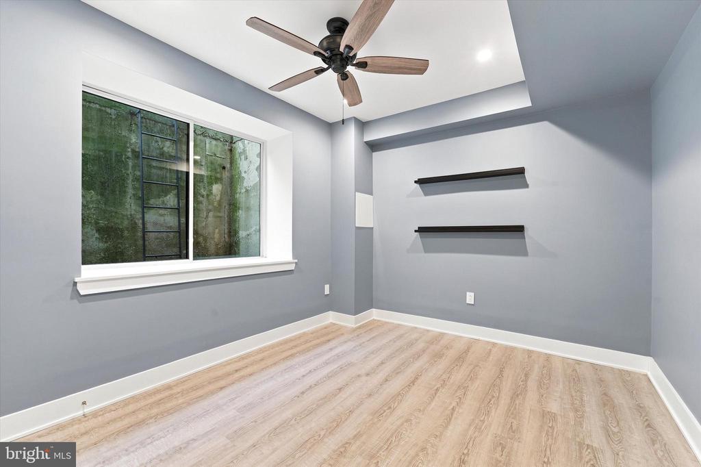1647 E EYRE STREET Unit: 1