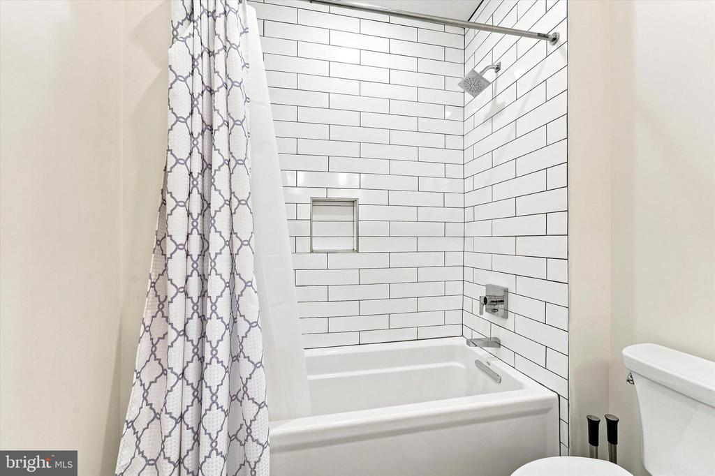 1647 E EYRE STREET Unit: 1