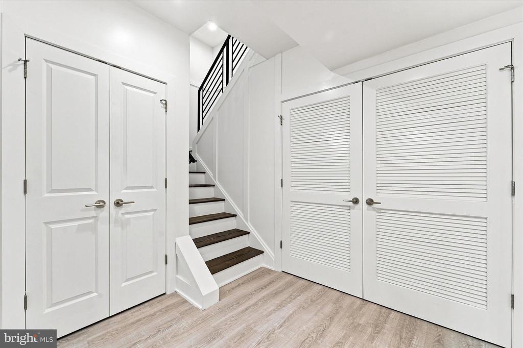 1647 E EYRE STREET Unit: 1