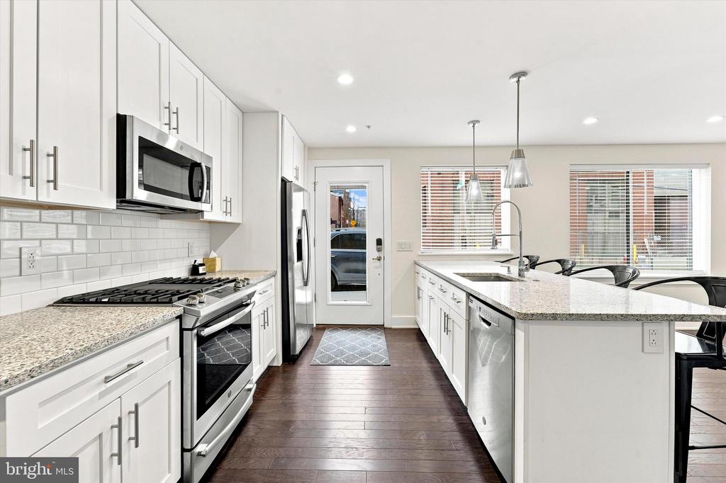 1647 E EYRE STREET Unit: 1