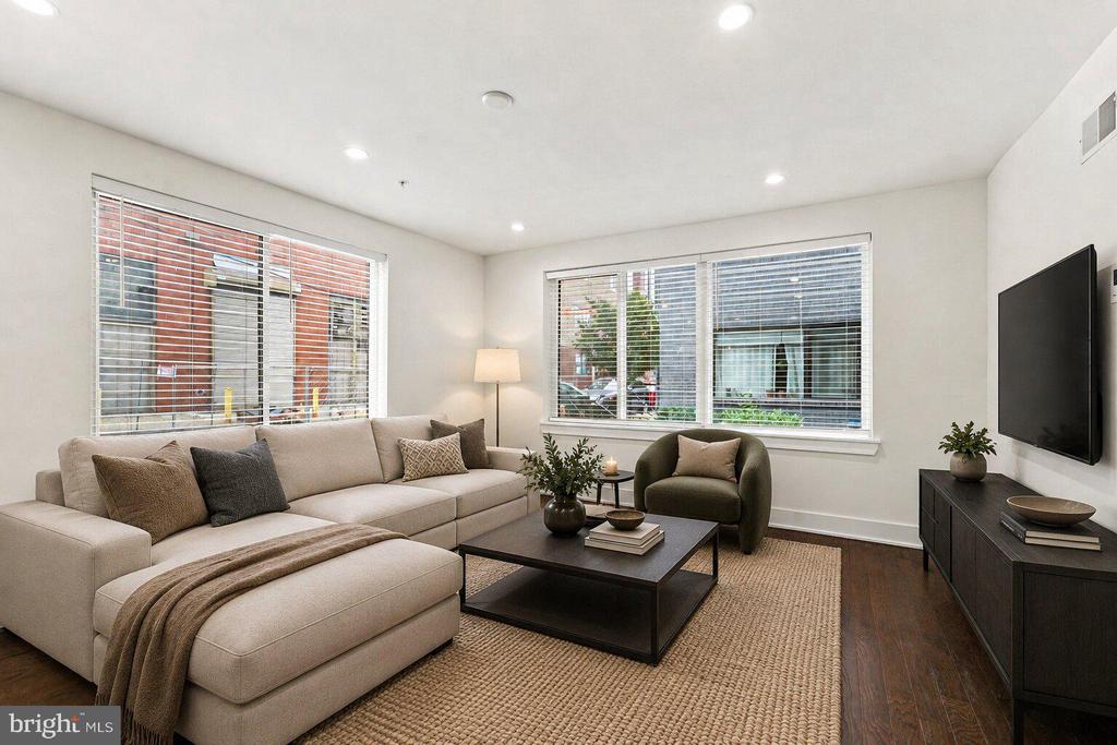 1647 E EYRE STREET Unit: 1