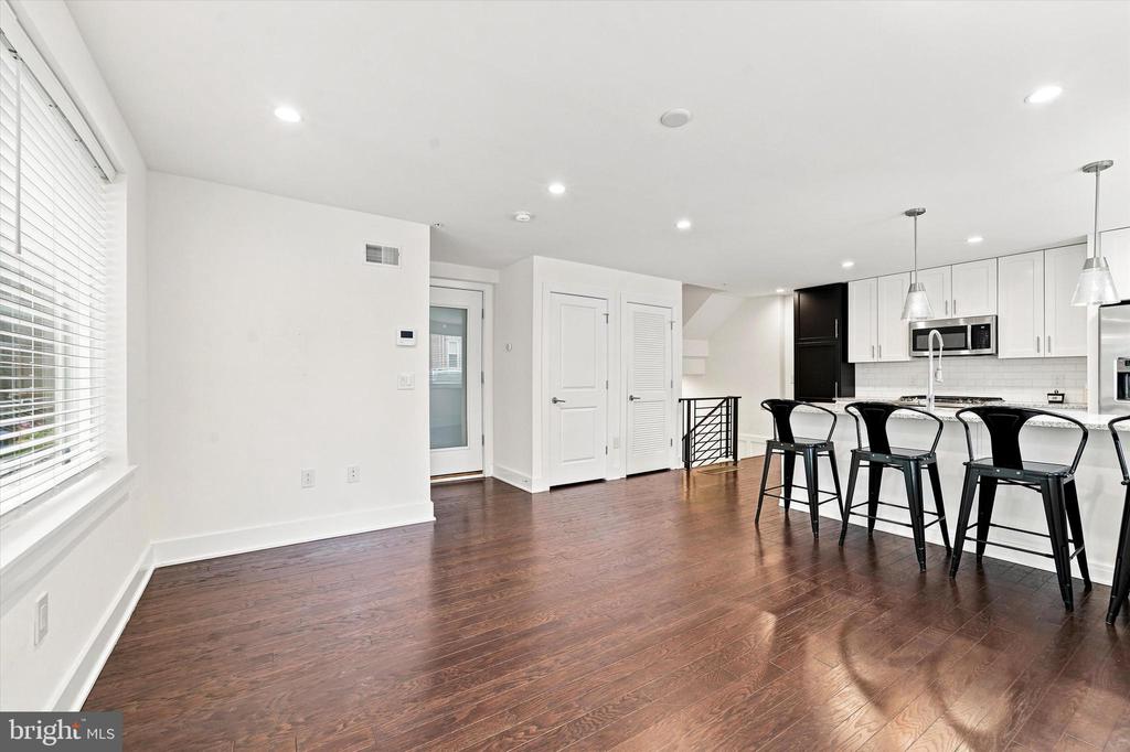 1647 E EYRE STREET Unit: 1
