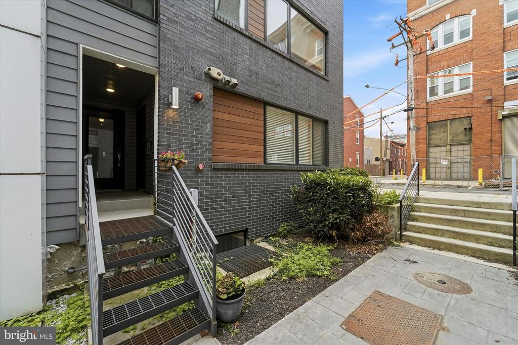 1647 E EYRE STREET Unit: 1