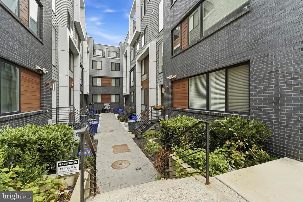 1647 E EYRE STREET Unit: 1