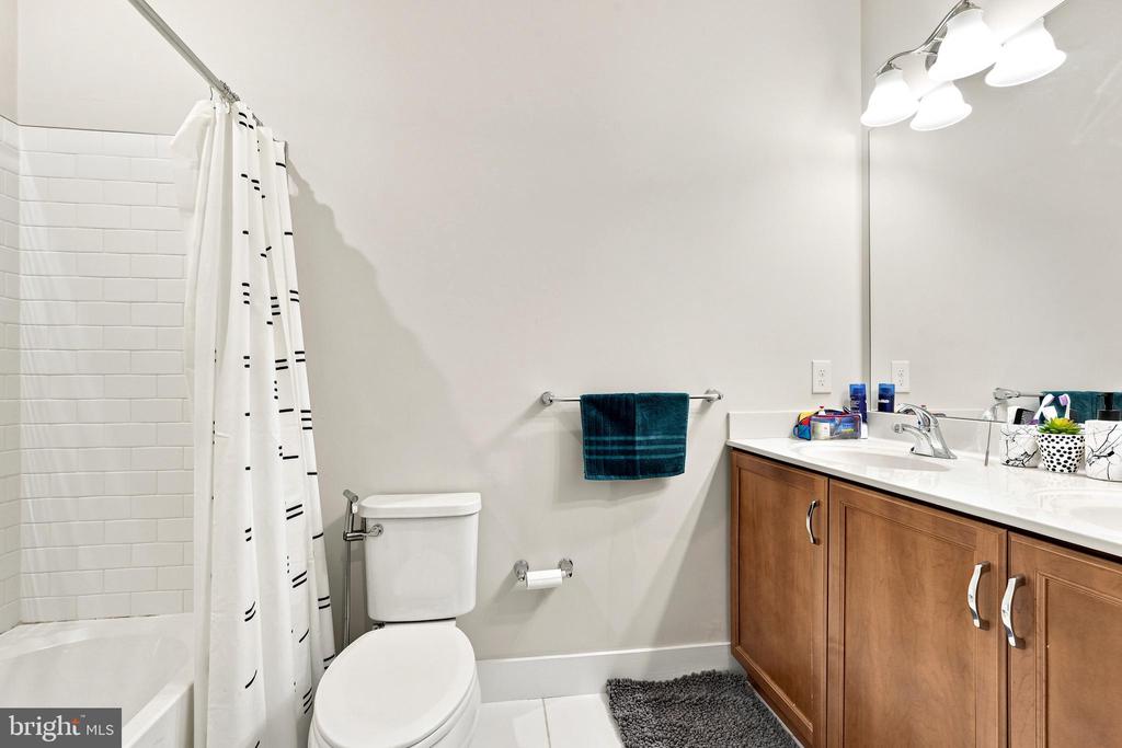 3001 CITYVIEW WALK Unit: 194