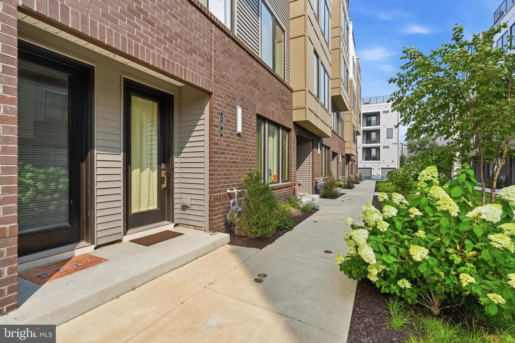 3001 CITYVIEW WALK Unit: 194
