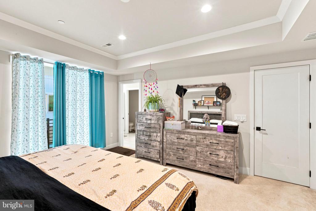 3001 CITYVIEW WALK Unit: 194