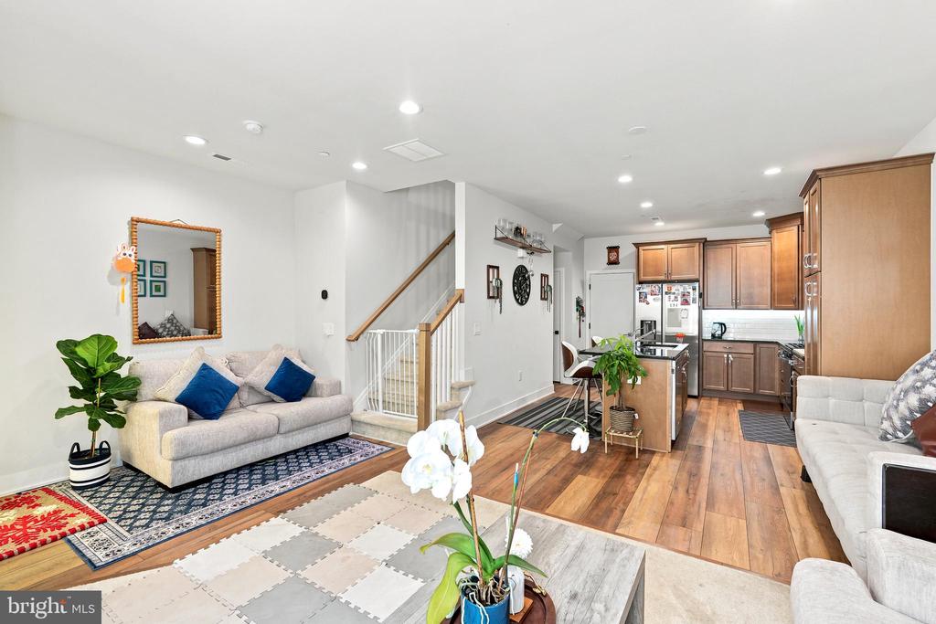 3001 CITYVIEW WALK Unit: 194