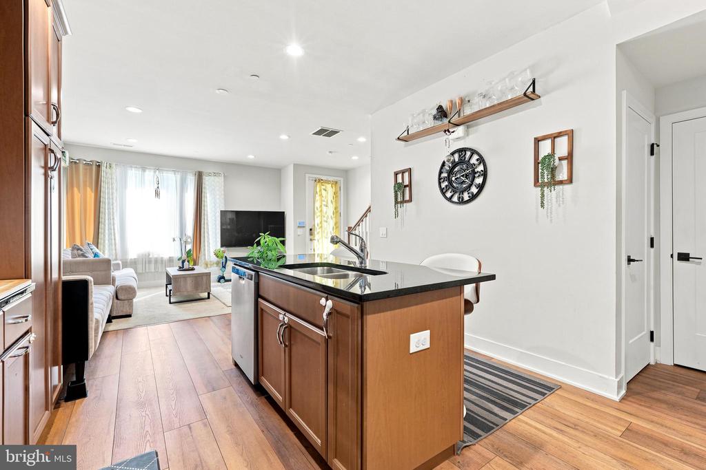 3001 CITYVIEW WALK Unit: 194