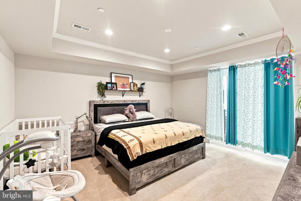 3001 CITYVIEW WALK Unit: 194