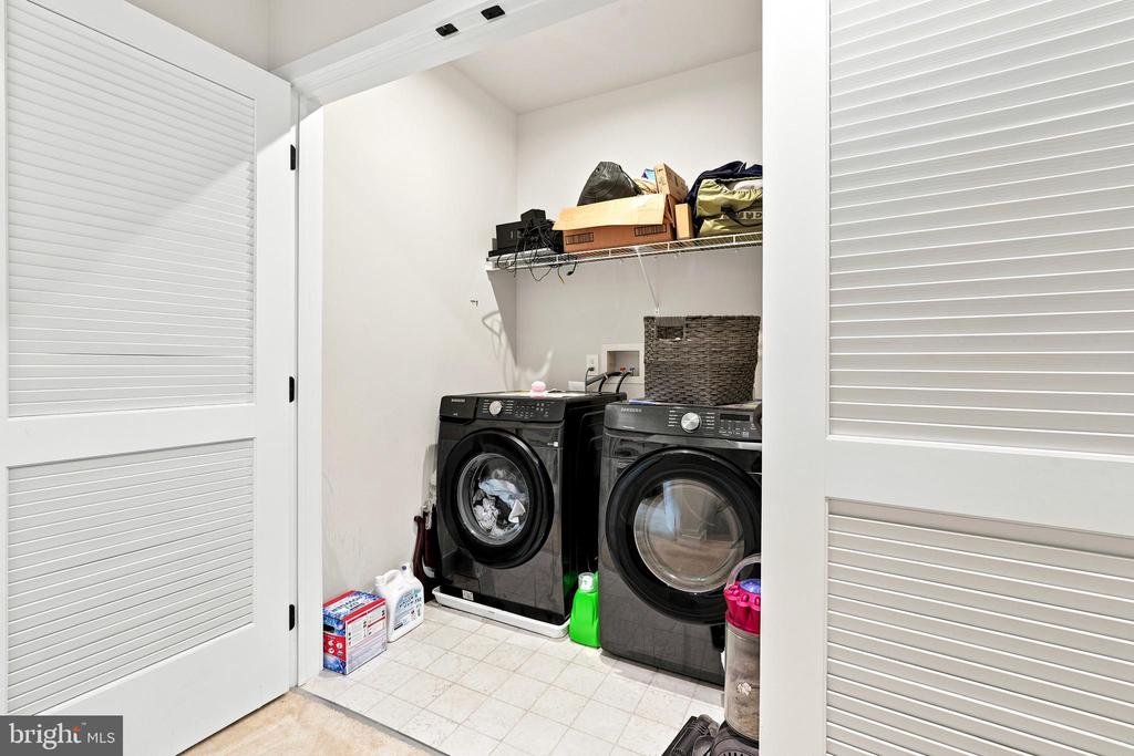 3001 CITYVIEW WALK Unit: 194
