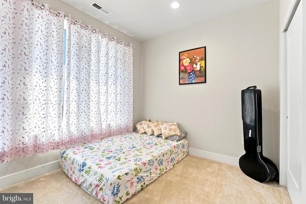 3001 CITYVIEW WALK Unit: 194