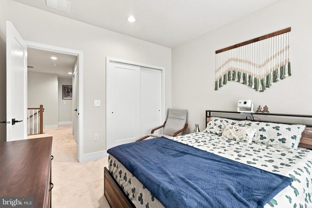 3001 CITYVIEW WALK Unit: 194