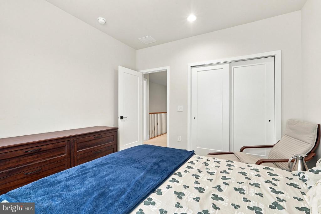 3001 CITYVIEW WALK Unit: 194