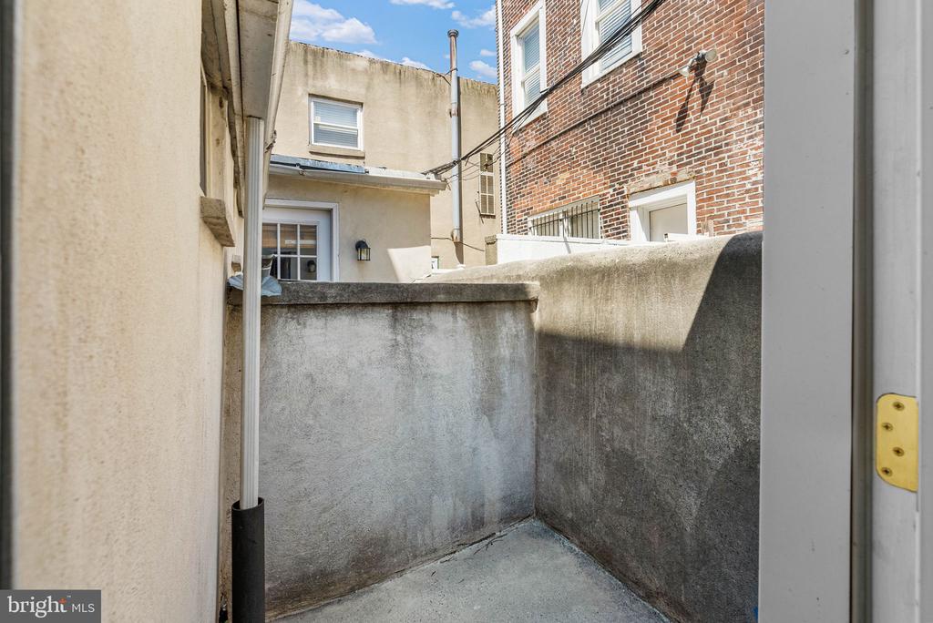 525 FITZWATER STREET Unit: 3