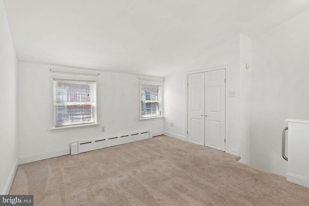 525 FITZWATER STREET Unit: 3