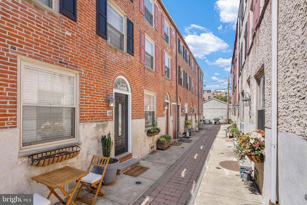 525 FITZWATER STREET Unit: 3