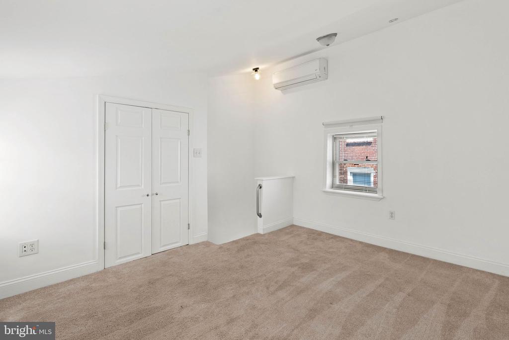 525 FITZWATER STREET Unit: 3