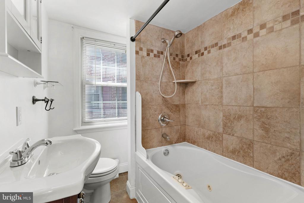 525 FITZWATER STREET Unit: 3