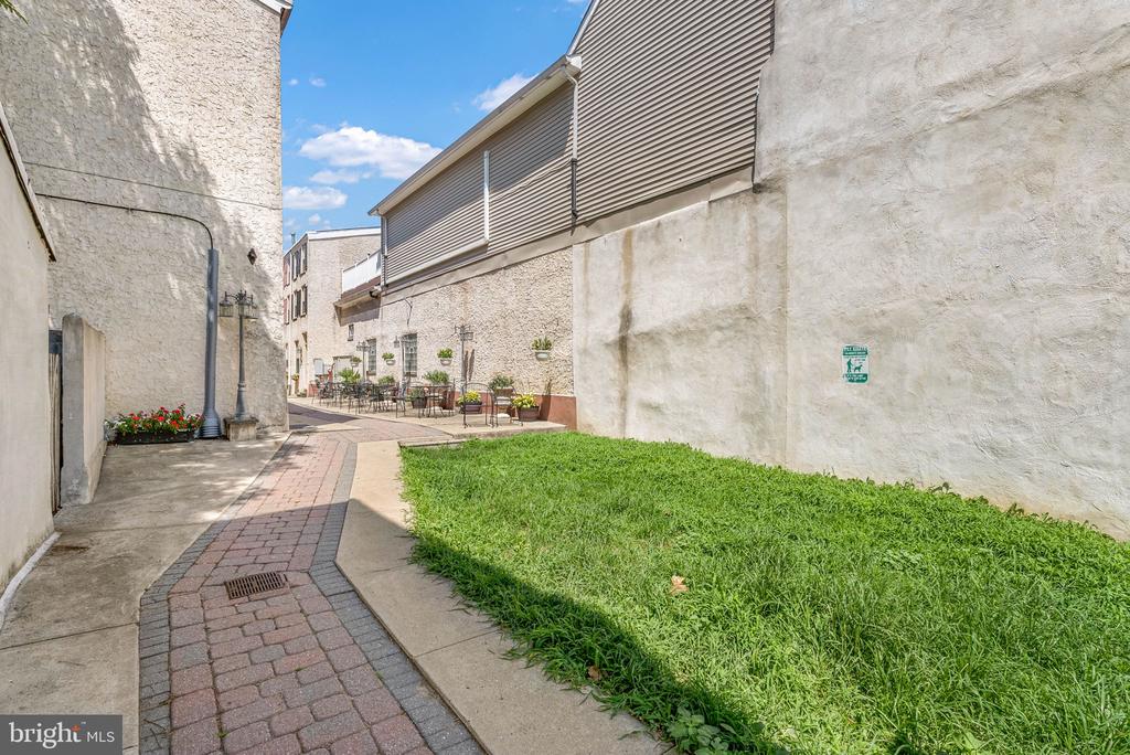 525 FITZWATER STREET Unit: 3