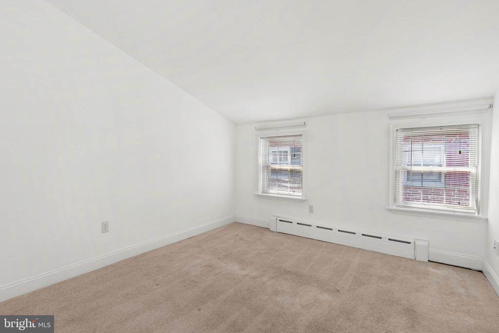 525 FITZWATER STREET Unit: 3