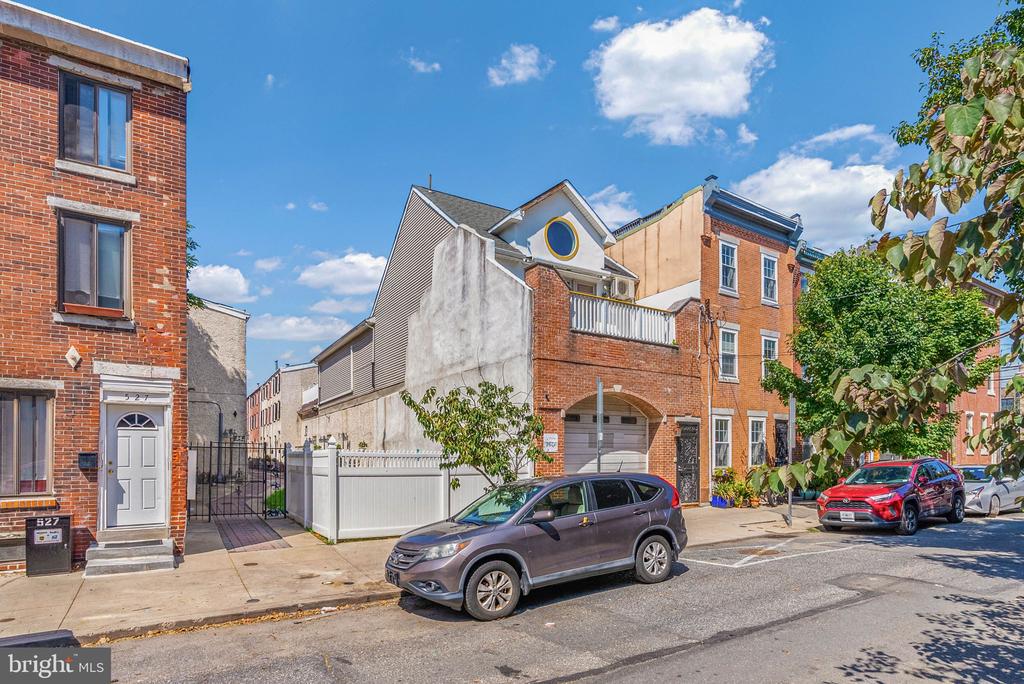 525 FITZWATER STREET Unit: 3