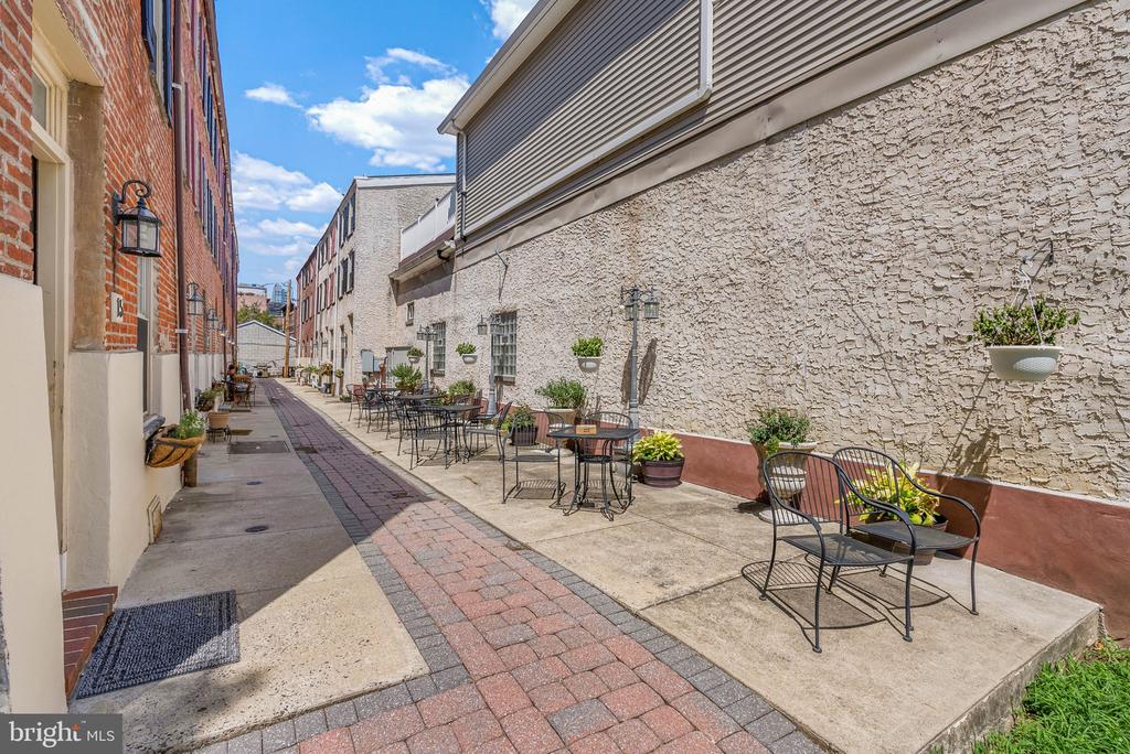 525 FITZWATER STREET Unit: 3