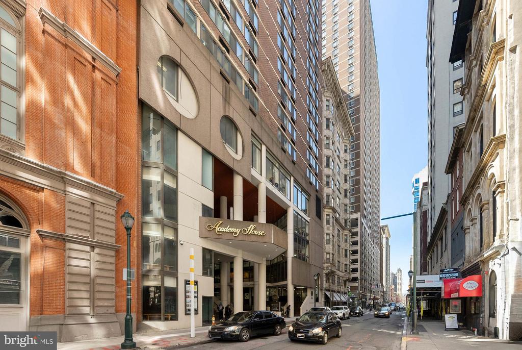1420 LOCUST STREET Unit: 420