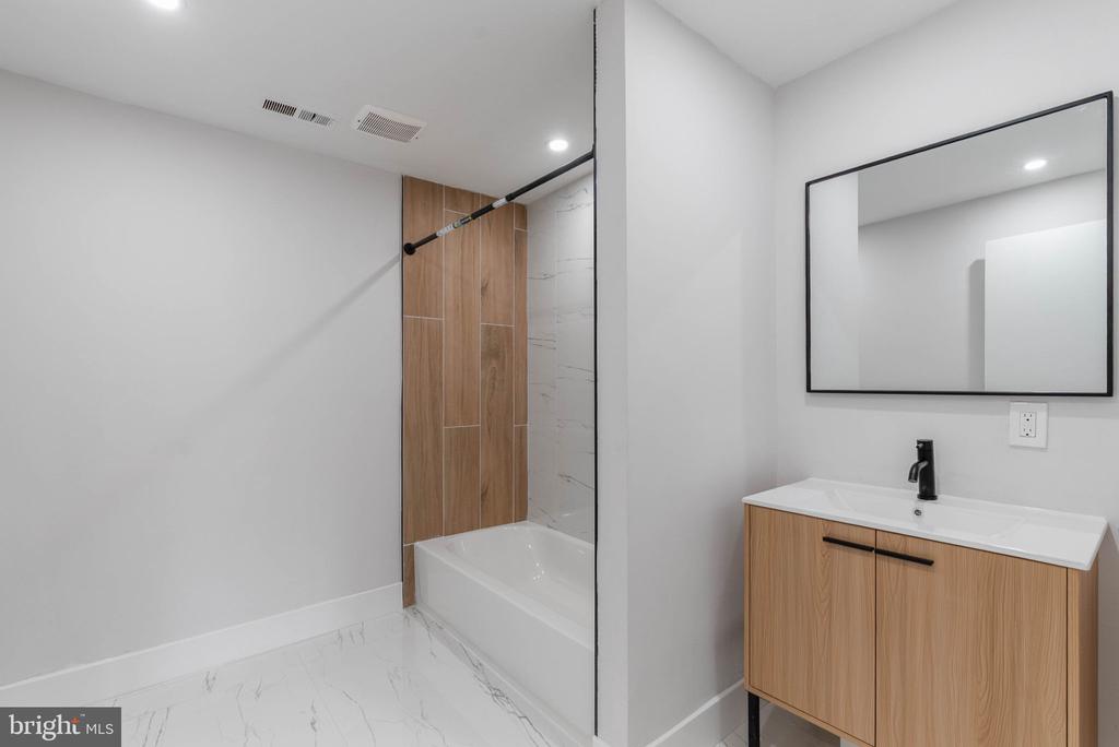 4522 BAKER STREET Unit: 17