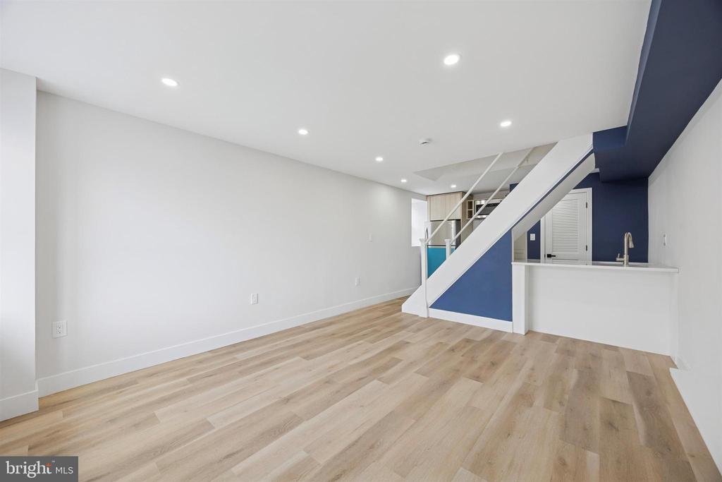 4522 BAKER STREET Unit: 17