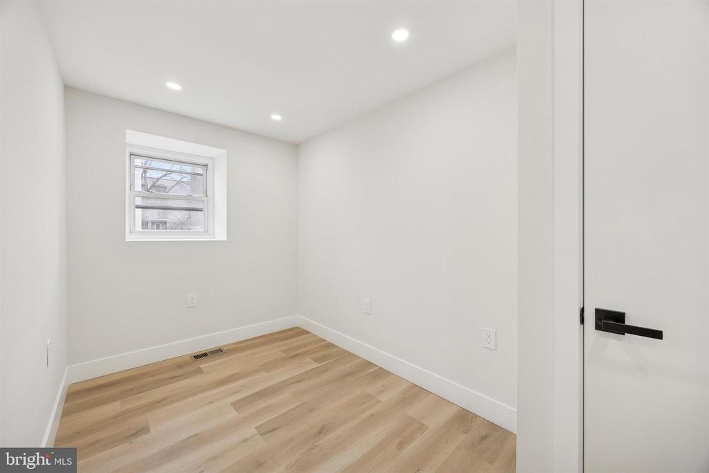 4522 BAKER STREET Unit: 17