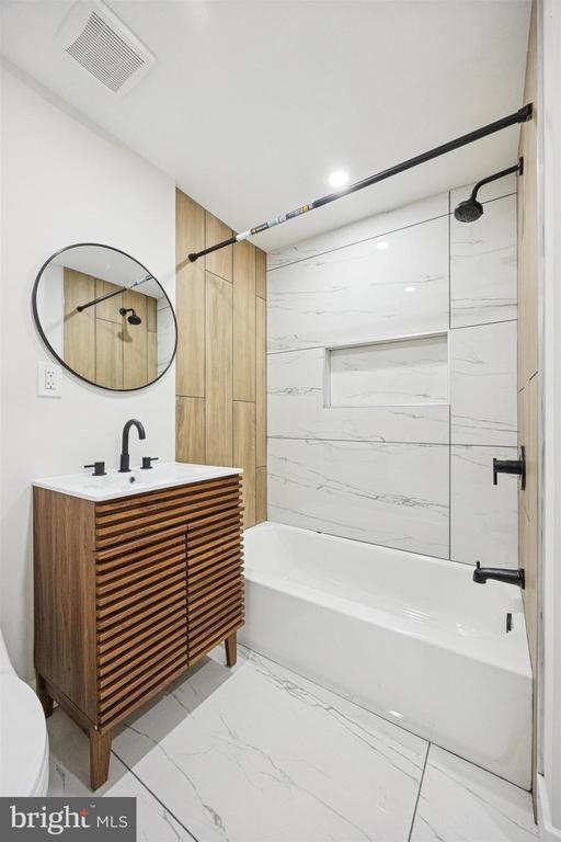 4522 BAKER STREET Unit: 17