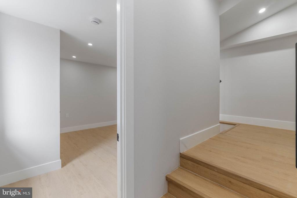 4522 BAKER STREET Unit: 17
