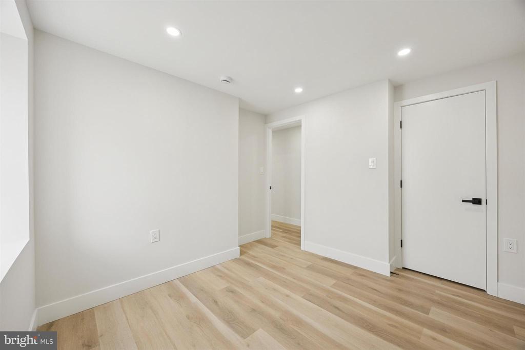 4522 BAKER STREET Unit: 17