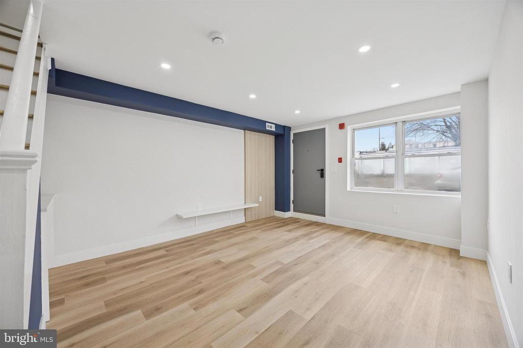 4522 BAKER STREET Unit: 17